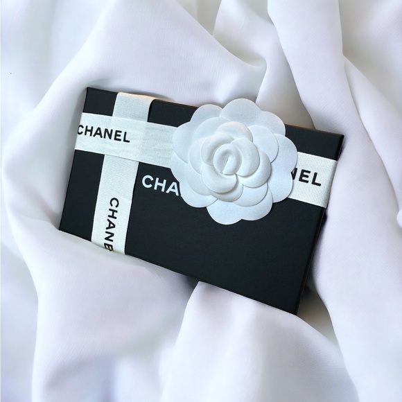 🔥 EUC CHANEL 2020 IRIDESCENT LAMBSKIN QUILTED CARDHOLDER 🔥 - Picture 4 of 13